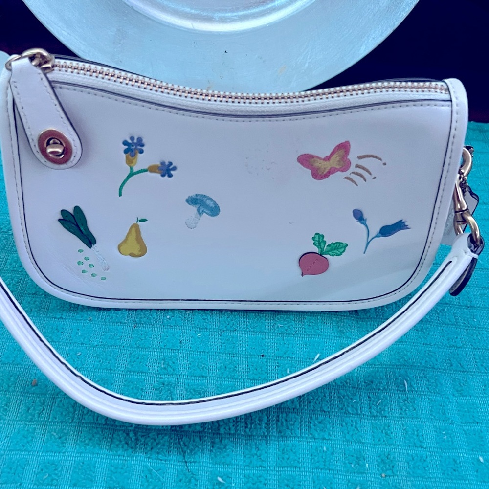 NWOT coach clutch